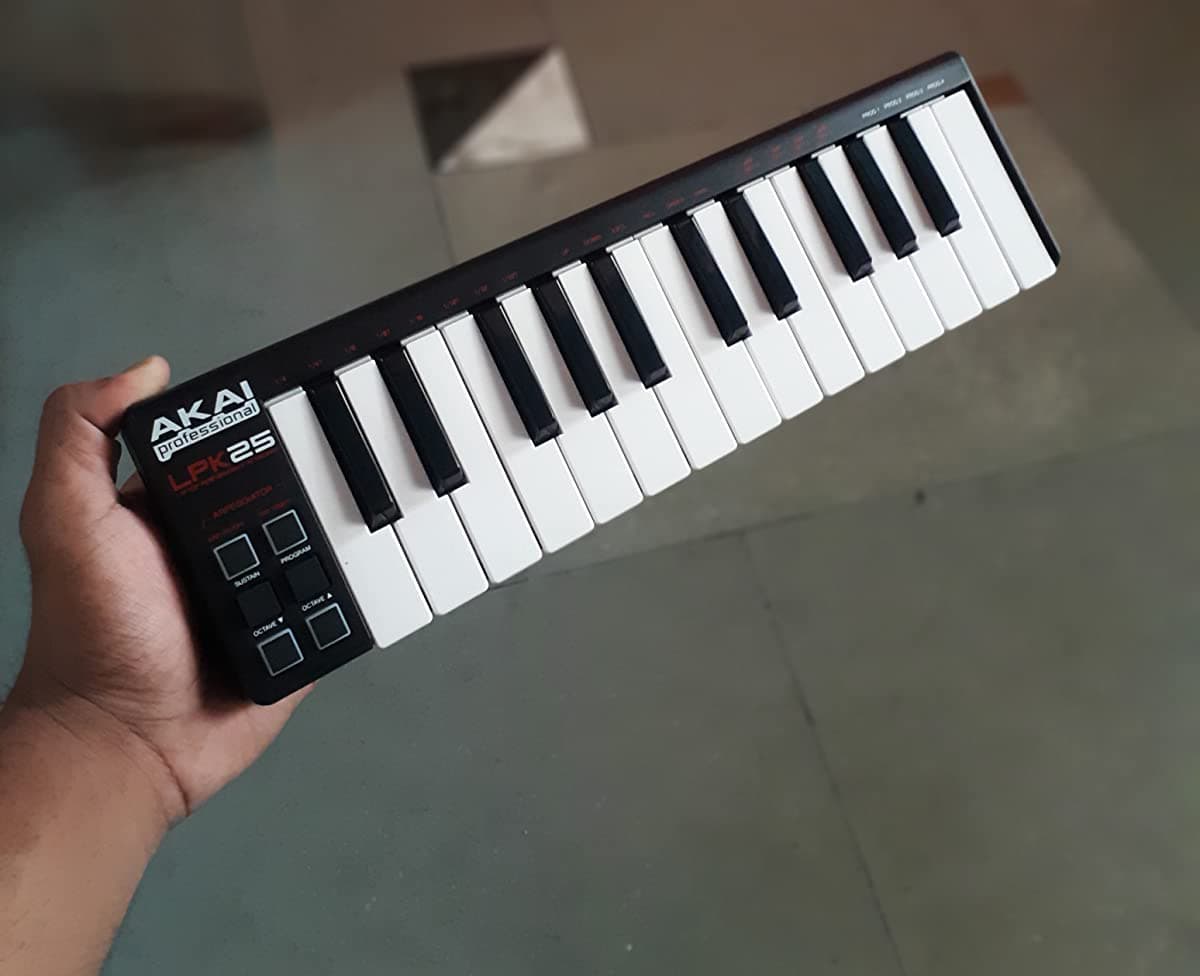 akai professional lpk25 midi keyboard