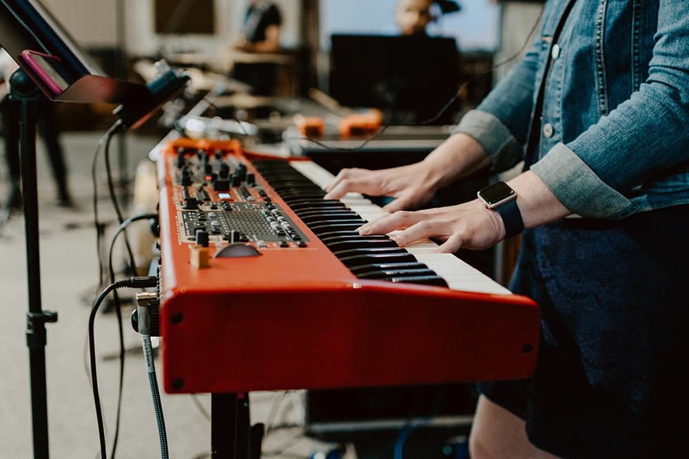 electric piano keyboard