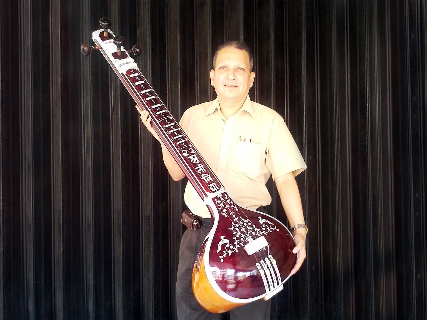 tanpura indian musical instrument