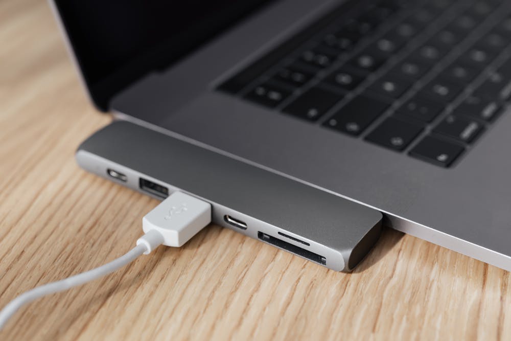 connecting usb cable to laptop